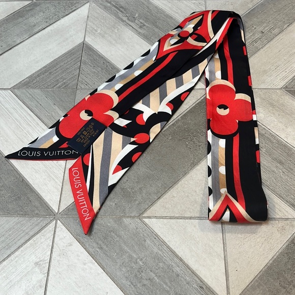 Louis Vuitton Silk Pop Monogram BB Bandeau in Red - Picture 6 of 7